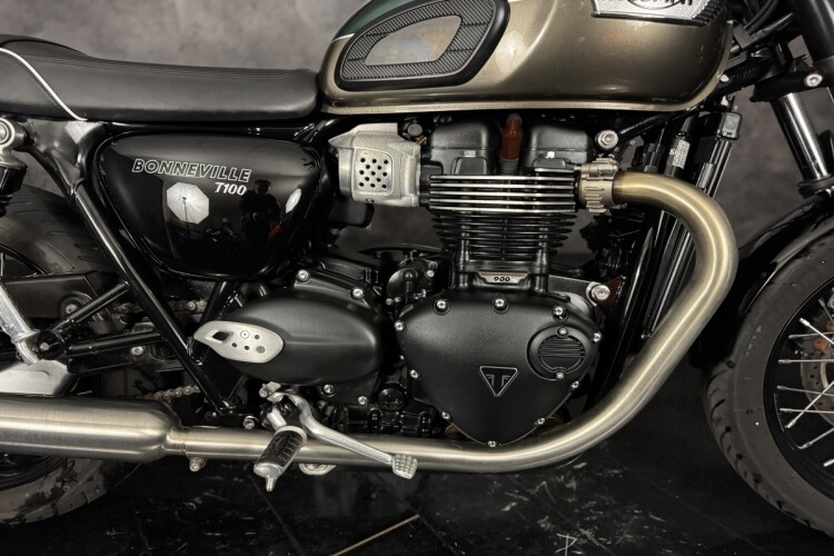 TRIUMPH BONNEVILLE T100
