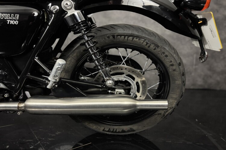 TRIUMPH BONNEVILLE T100