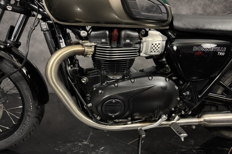 TRIUMPH BONNEVILLE T100