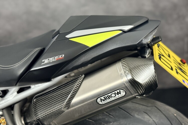 TRIUMPH SPEED TRIPLE 1050
