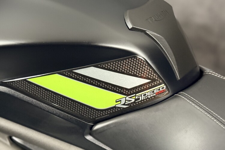 TRIUMPH SPEED TRIPLE 1050