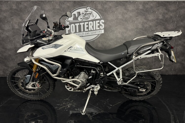 TRIUMPH TIGER 900