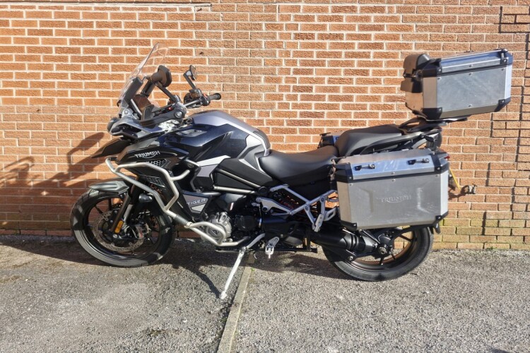 TRIUMPH TIGER 1200