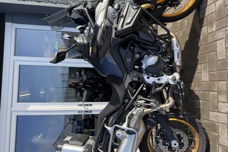 VOGE DS 900 X