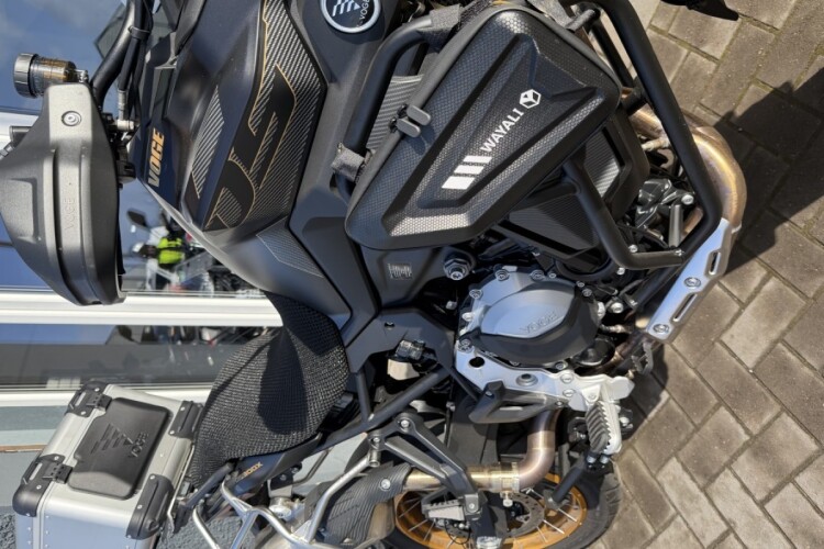 VOGE DS 900 X
