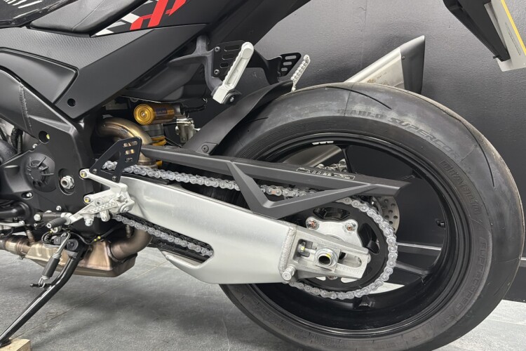APRILIA TUONO 1100 V4