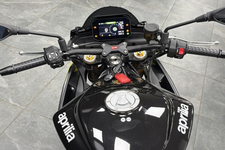 APRILIA TUONO 660