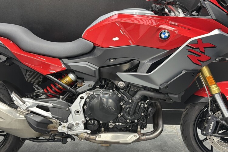 BMW F 900 XR