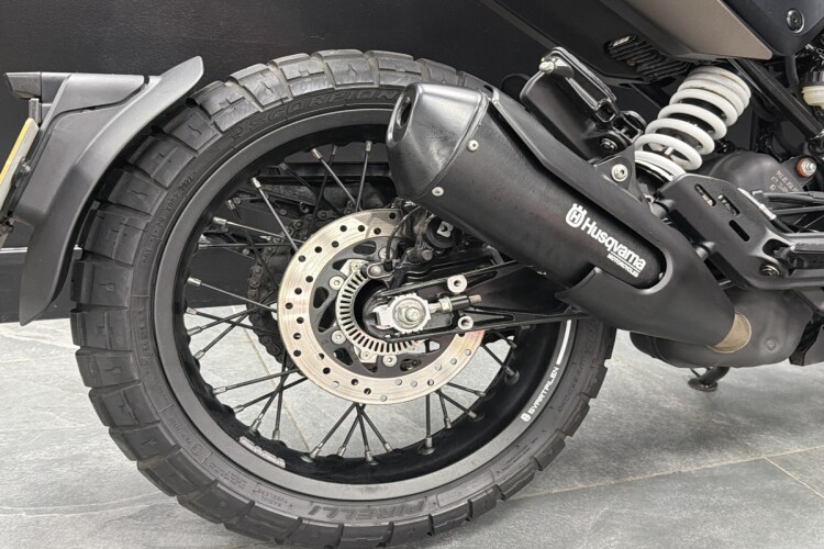 HUSQVARNA SVARTPILEN 125