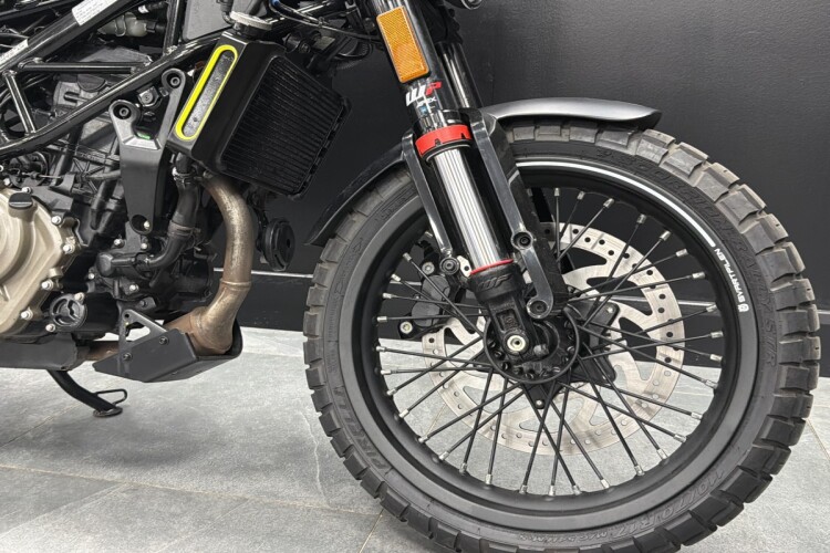 HUSQVARNA SVARTPILEN 125