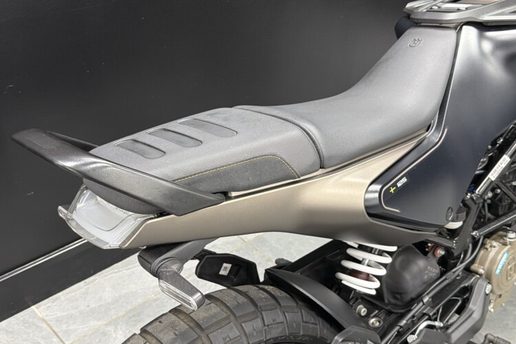 HUSQVARNA SVARTPILEN 125