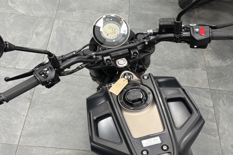 HUSQVARNA SVARTPILEN 125