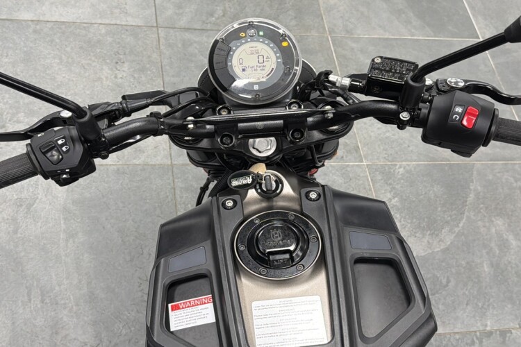 HUSQVARNA SVARTPILEN 401