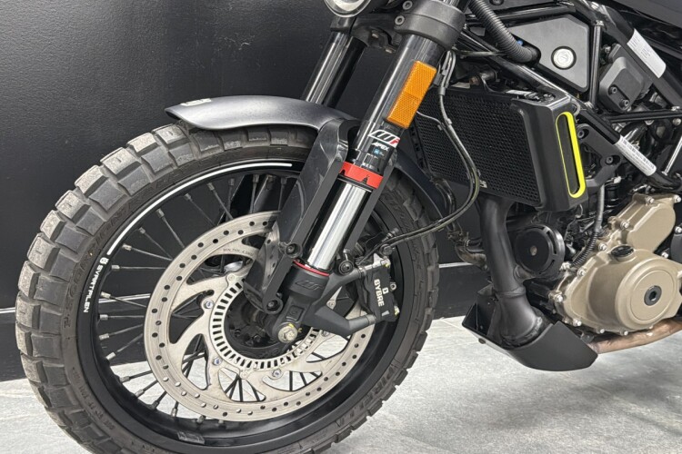 HUSQVARNA SVARTPILEN 401