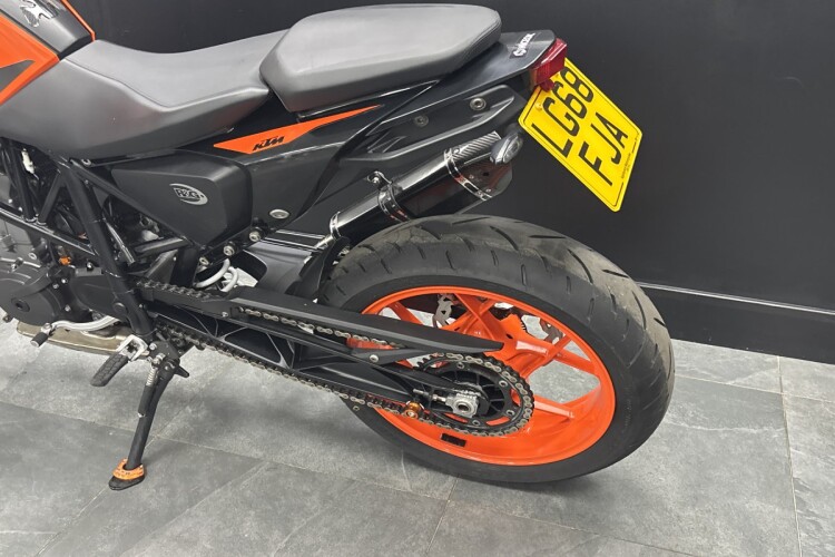 KTM 690 DUKE