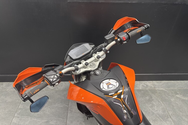 KTM 690 DUKE