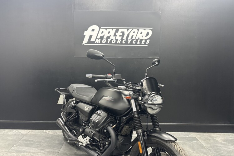 MOTO GUZZI V7