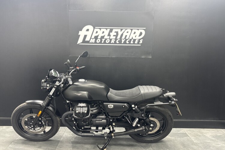 MOTO GUZZI V7