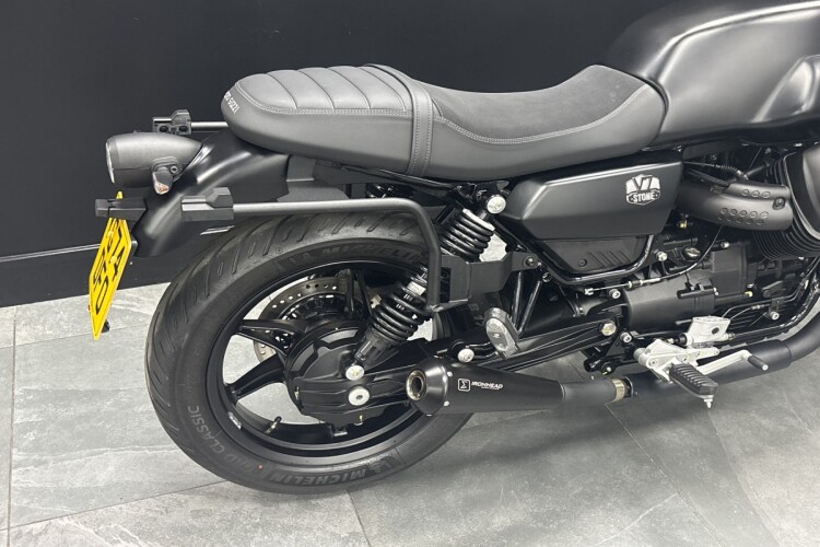 MOTO GUZZI V7