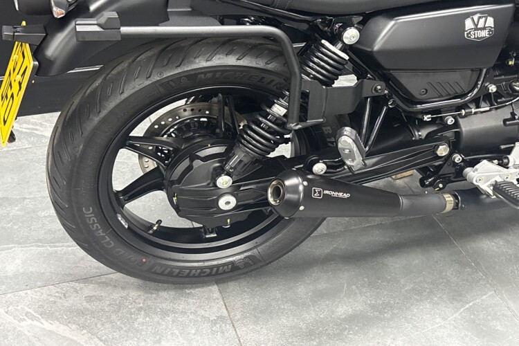 MOTO GUZZI V7