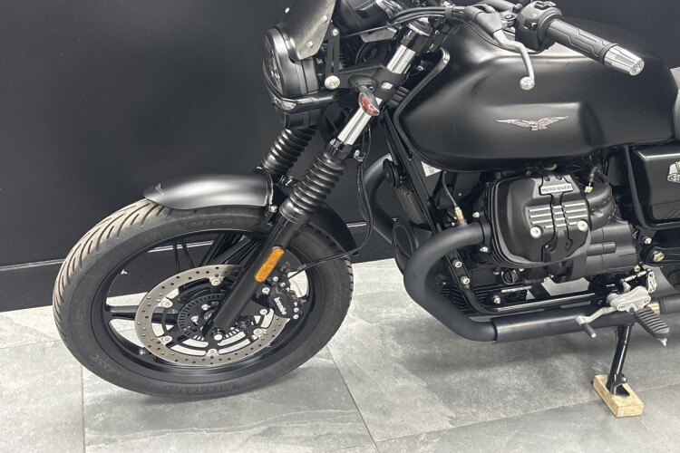 MOTO GUZZI V7