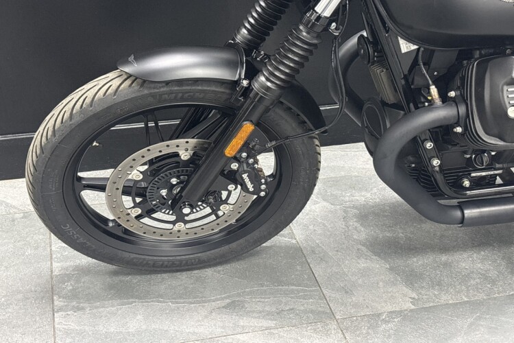 MOTO GUZZI V7