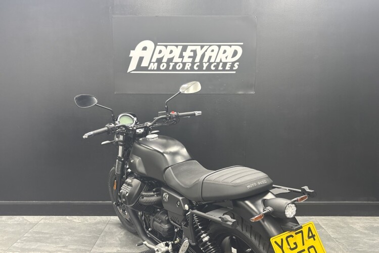 MOTO GUZZI V7