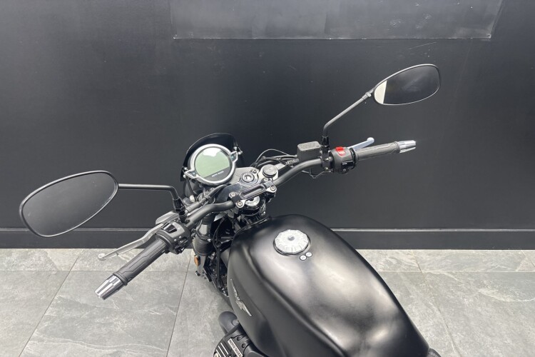 MOTO GUZZI V7