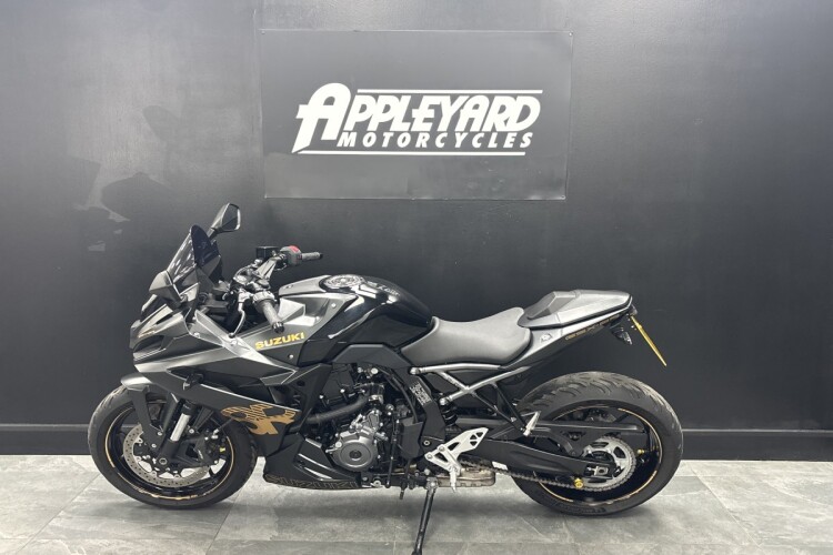SUZUKI GSX-8R