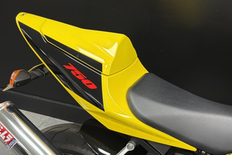 SUZUKI GSX-R750