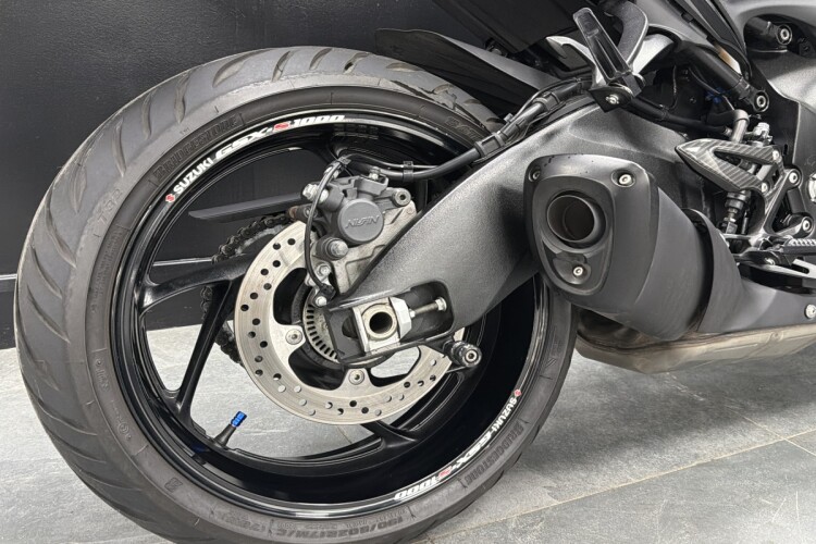 SUZUKI GSX-S1000F