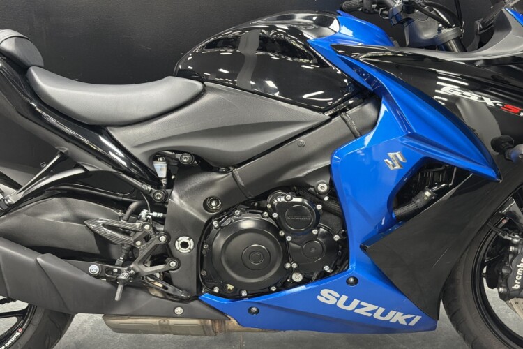 SUZUKI GSX-S1000F
