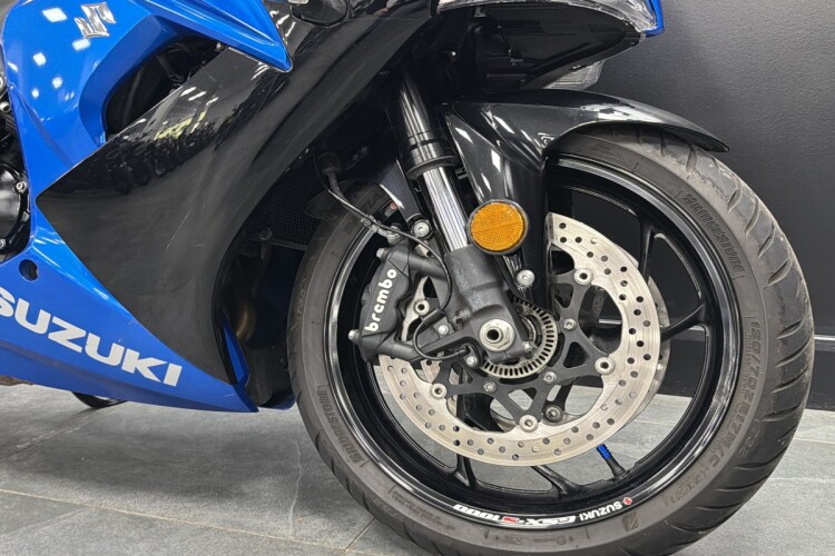 SUZUKI GSX-S1000F