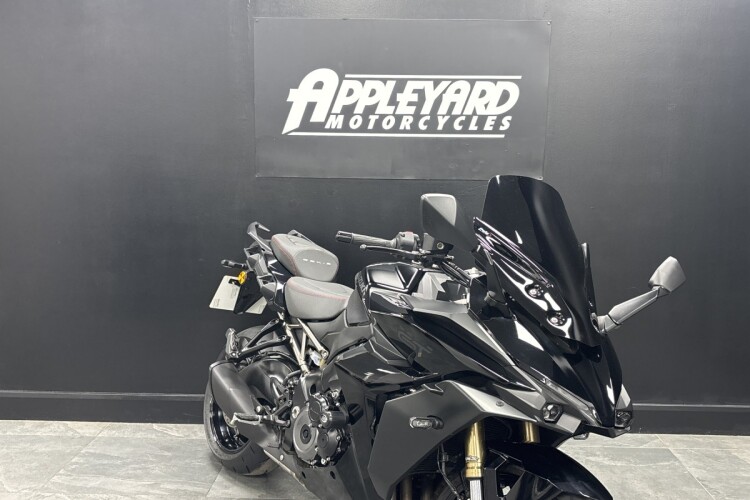 SUZUKI GSX-S1000GT