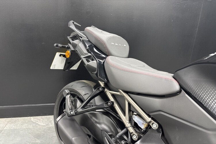 SUZUKI GSX-S1000GT
