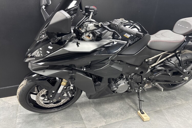 SUZUKI GSX-S1000GT