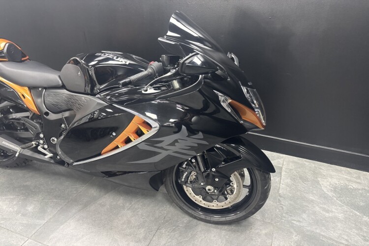 SUZUKI GSX1300R HAYABUSA