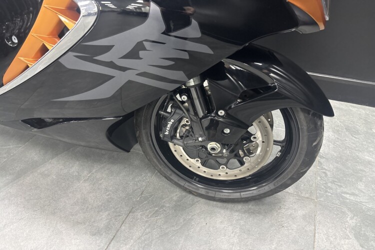 SUZUKI GSX1300R HAYABUSA