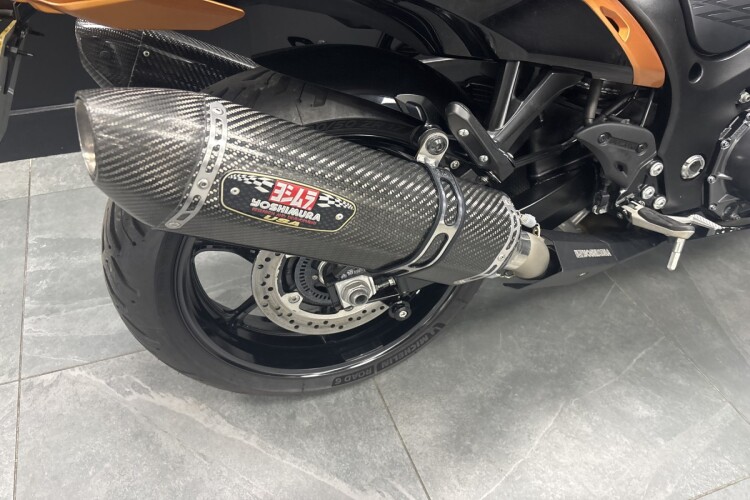 SUZUKI GSX1300R HAYABUSA