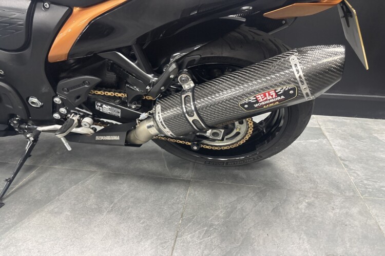 SUZUKI GSX1300R HAYABUSA