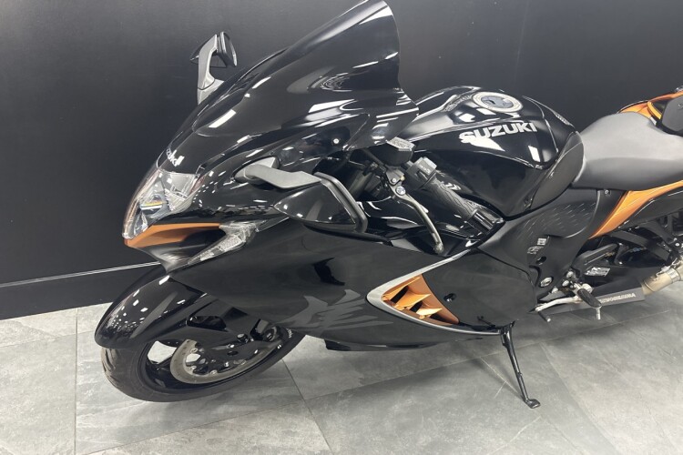 SUZUKI GSX1300R HAYABUSA
