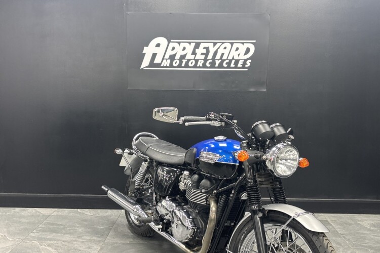 TRIUMPH BONNEVILLE T100