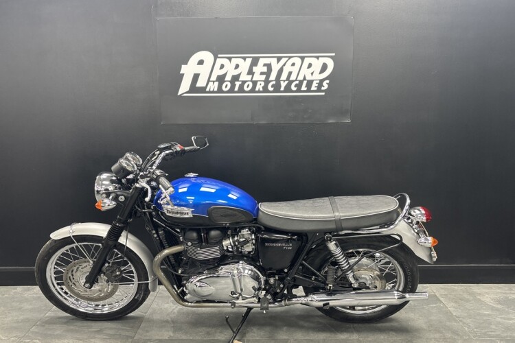 TRIUMPH BONNEVILLE T100