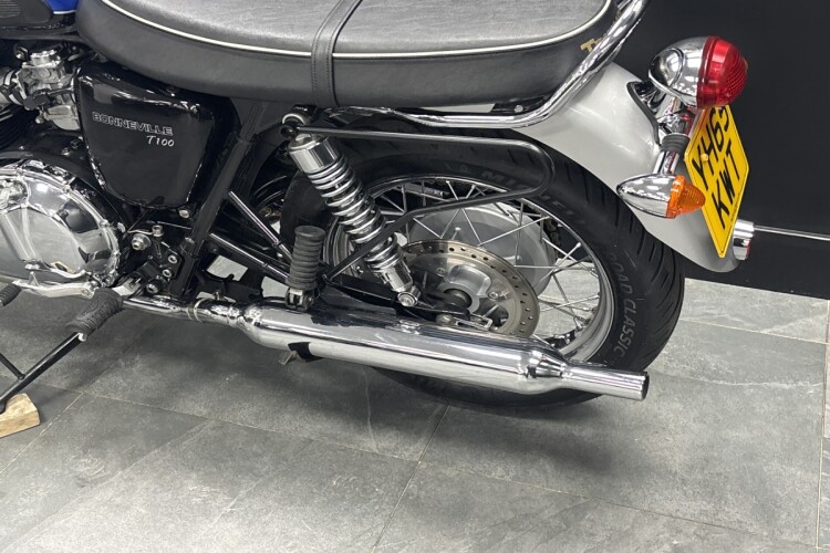 TRIUMPH BONNEVILLE T100