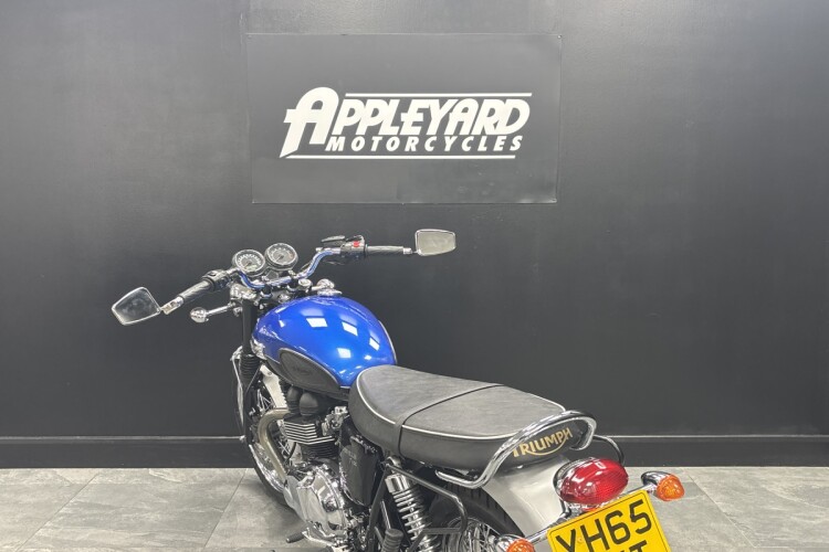TRIUMPH BONNEVILLE T100