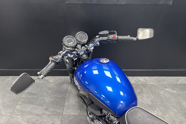 TRIUMPH BONNEVILLE T100