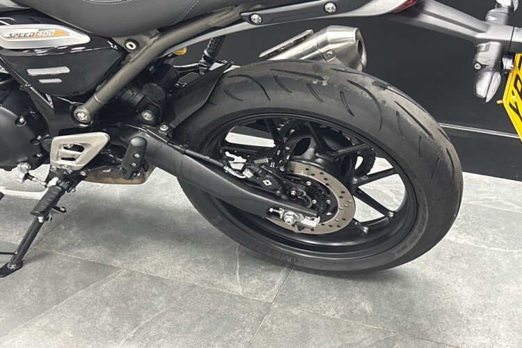 TRIUMPH SPEED 400