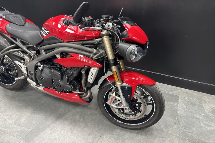 TRIUMPH SPEED TRIPLE 1050