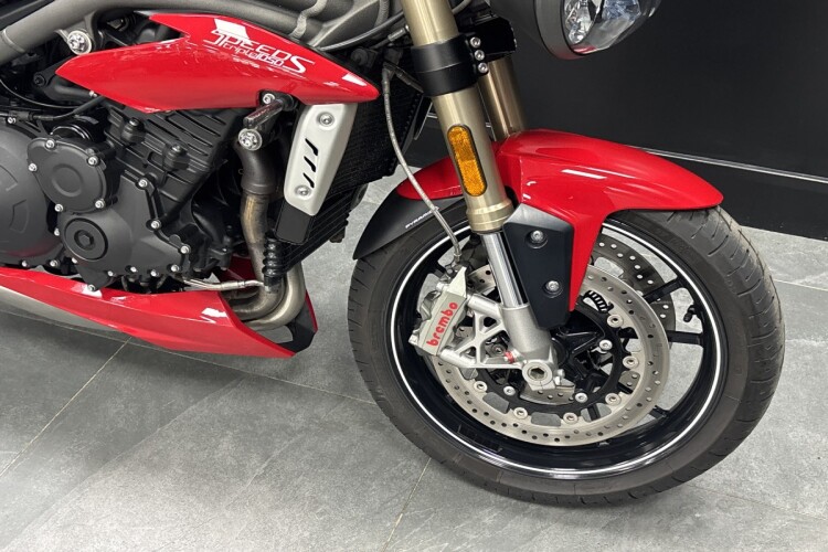TRIUMPH SPEED TRIPLE 1050