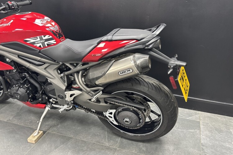 TRIUMPH SPEED TRIPLE 1050